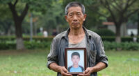 This is Guo Gangtang, whose son Xinzhen was kidnapped in 1997. He spent 24 years searching across China, riding over 500,000 km using up his life savings. They were finally reunited in 2021, and his journey ended up helping authorities find over 100 other missing children.